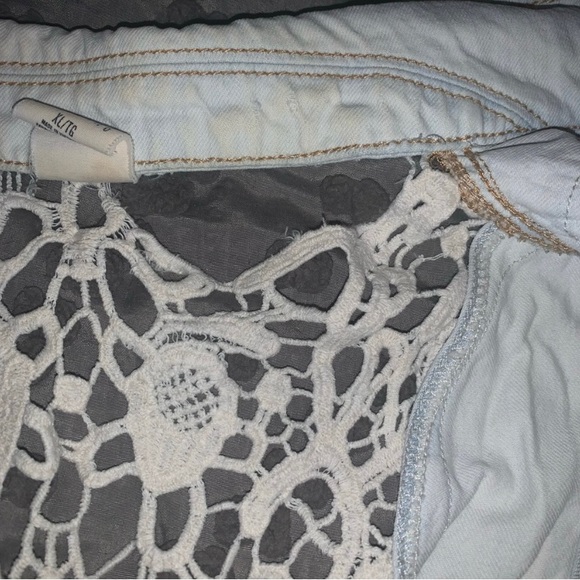 Women’s Distressed Jean Vest - Picture 6 of 11